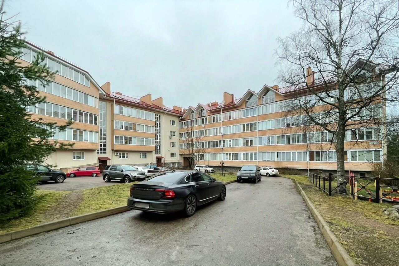 Продажа 2-комн квартиры на вторичном рынке Рощино пгт, улица Садовая, 22