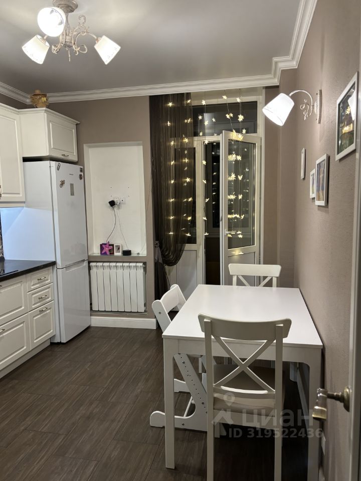 Продажа 2-комн квартиры на вторичном рынке Сходня мкр, улица Мичурина, 17