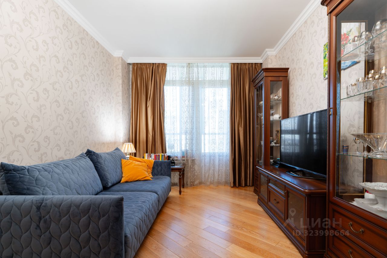 Продажа 2-комн квартиры на вторичном рынке улица Шкиперский проток, 20