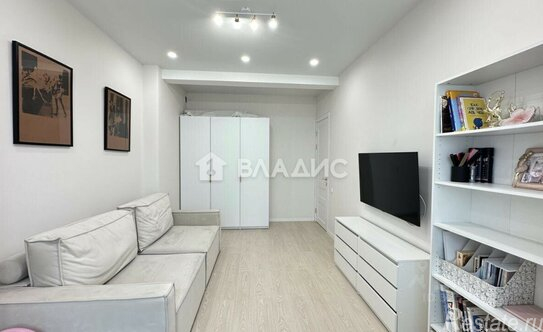 Продажа 3-комн квартиры на вторичном рынке Усачёва улица,  д. 29 к7