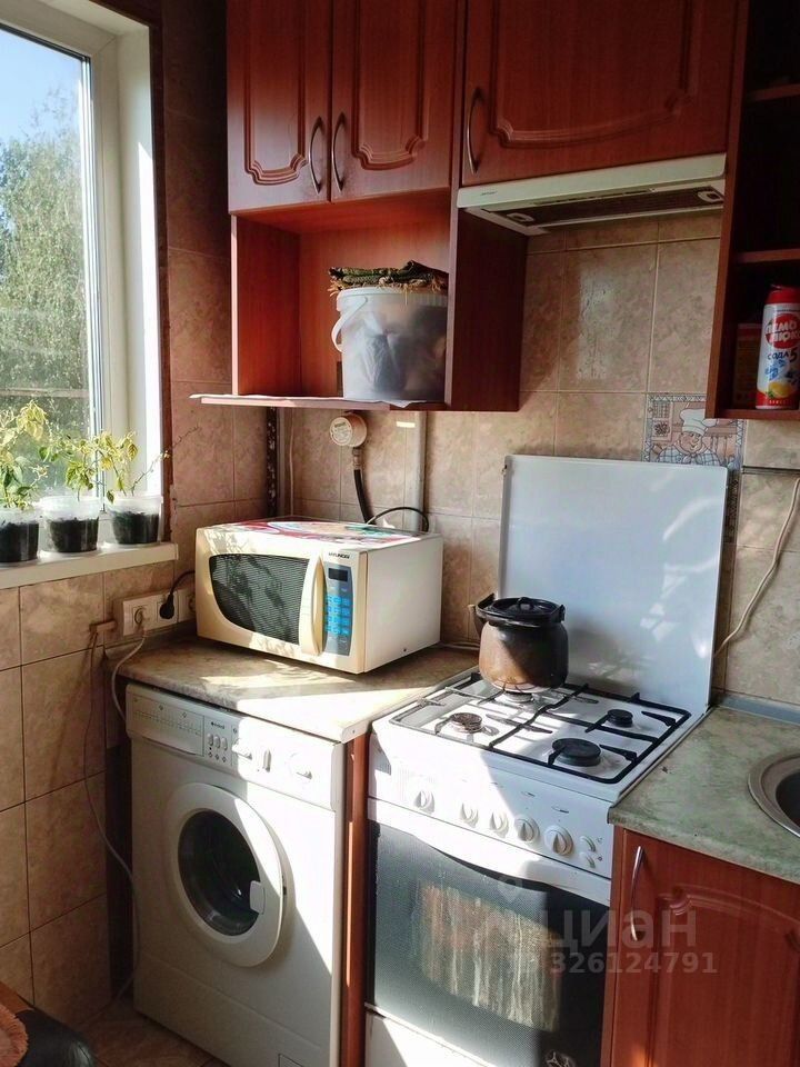 Продажа 3-комн квартиры на вторичном рынке Ветеранов пр-кт,  д. 11