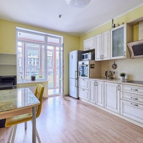 2-комн квартира улица Адмирала Черокова,  д. 18 к3