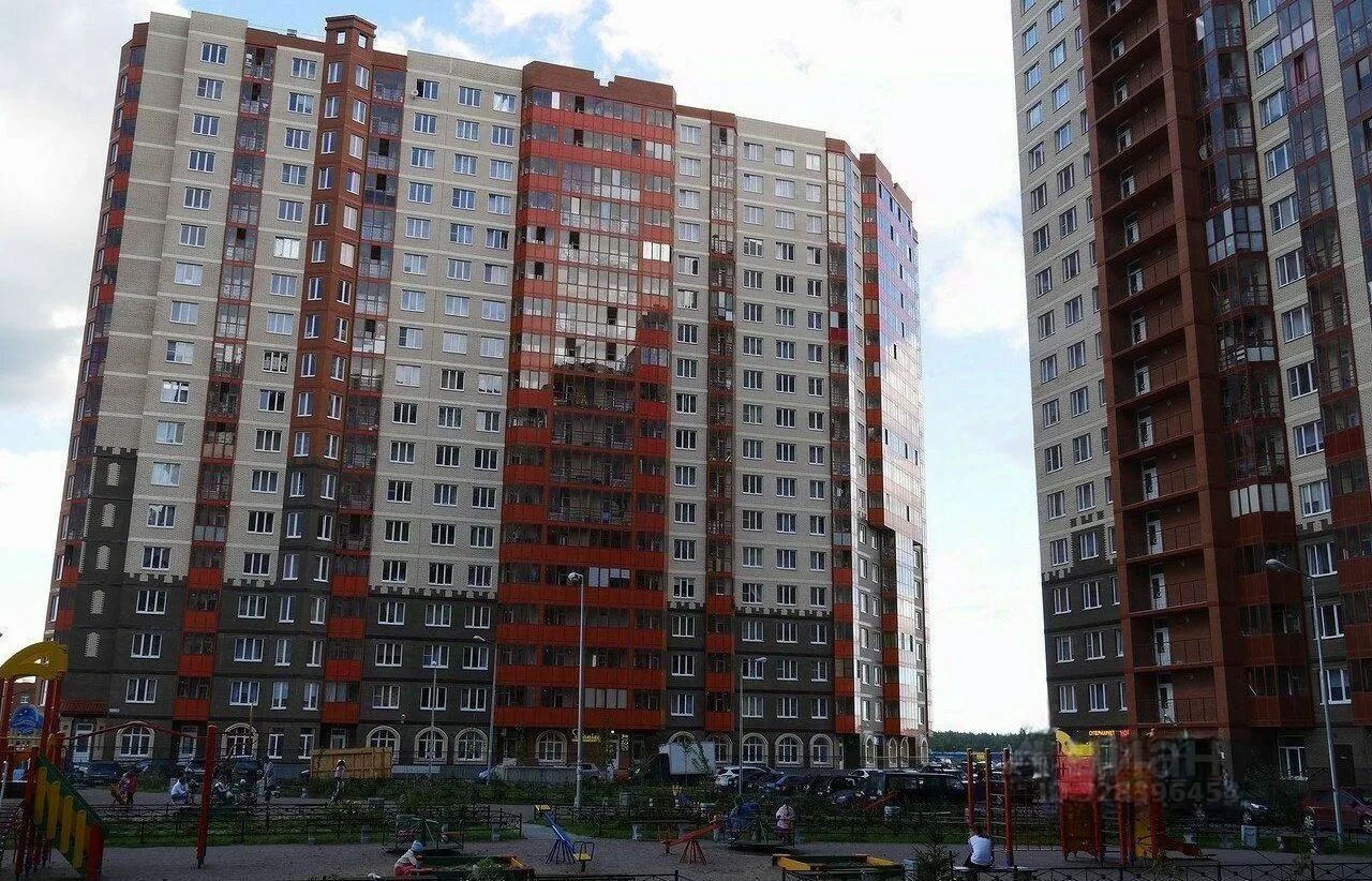 Продажа 2-комн квартиры на вторичном рынке Мурино, улица Шоссе в Лаврики, 78к2