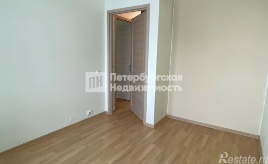 Продажа 3-комн квартиры на вторичном рынке Славы пр-кт,  д. 8