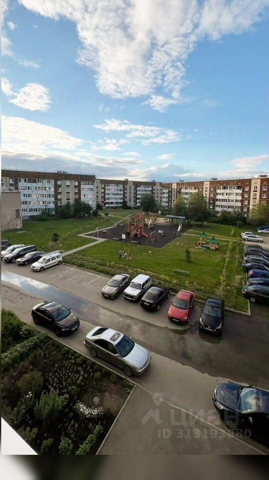 Продажа 3-комн квартиры на вторичном рынке Сиверский городской поселок, улица Строителей, 24