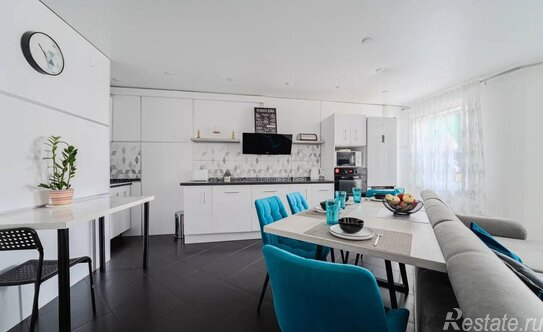 Продажа 3-комн квартиры на вторичном рынке Новгородский пр-кт,  д. 10