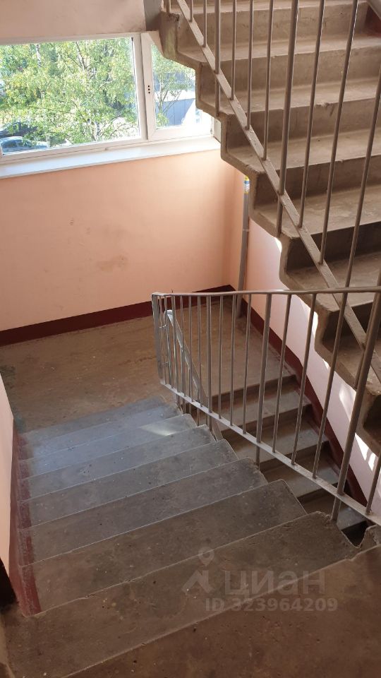 Продажа 1-комн квартиры на вторичном рынке Будапештская улица, 3К2