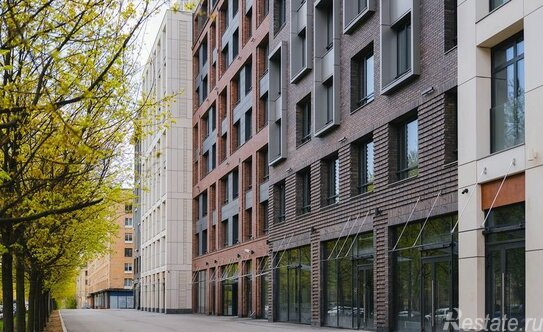 Продажа 3-комн квартиры на вторичном рынке Малоохтинский пр-кт,  д. 68б