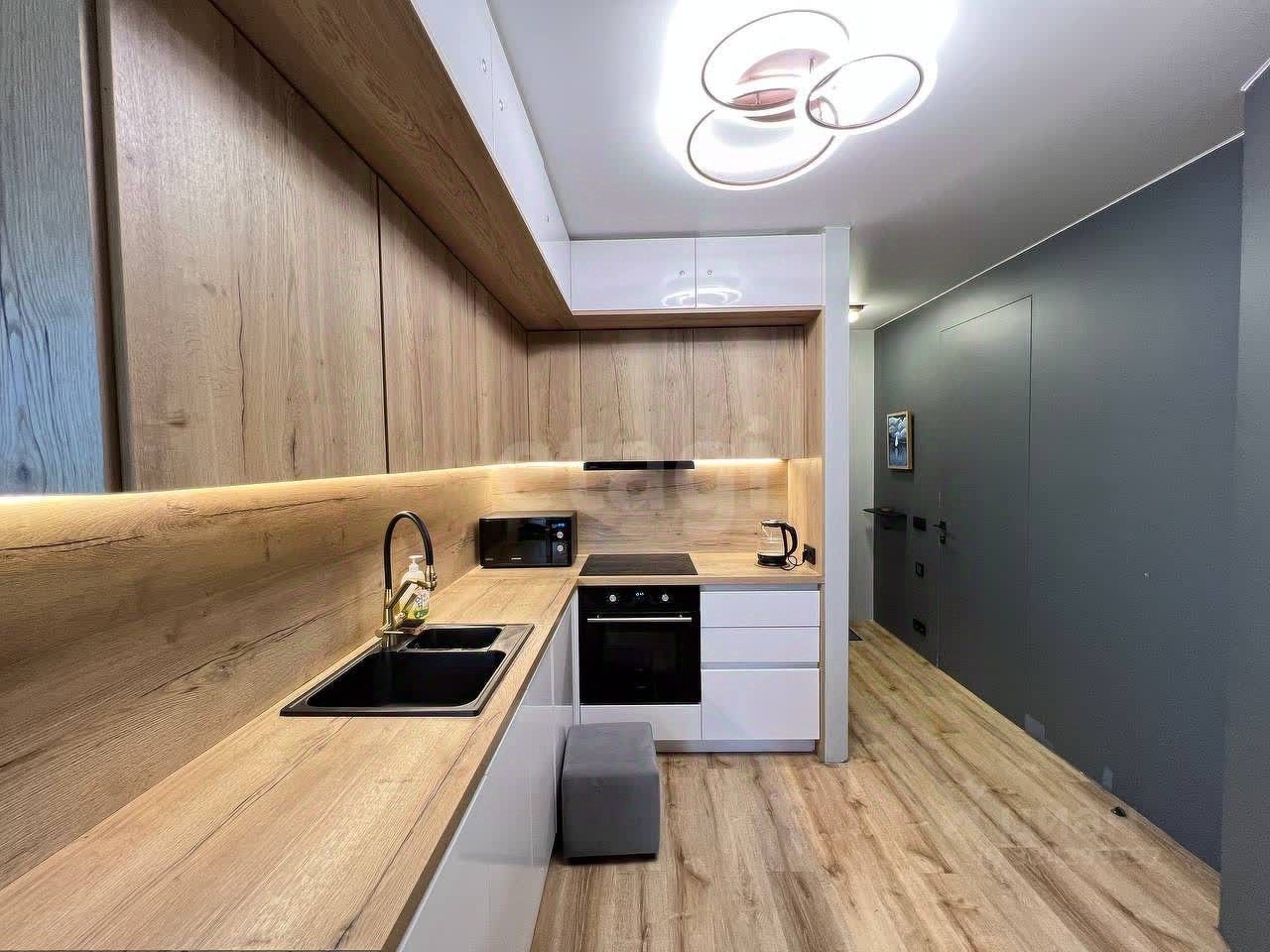 Аренда 2-комн квартиры на вторичном рынке проспект 60-летия Октября, 17