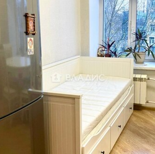 3-комн квартира улица Черняховского,  д. 32
