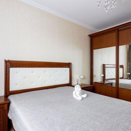 3-комн квартира Маршала Казакова ул,  д. 50,  к. 1