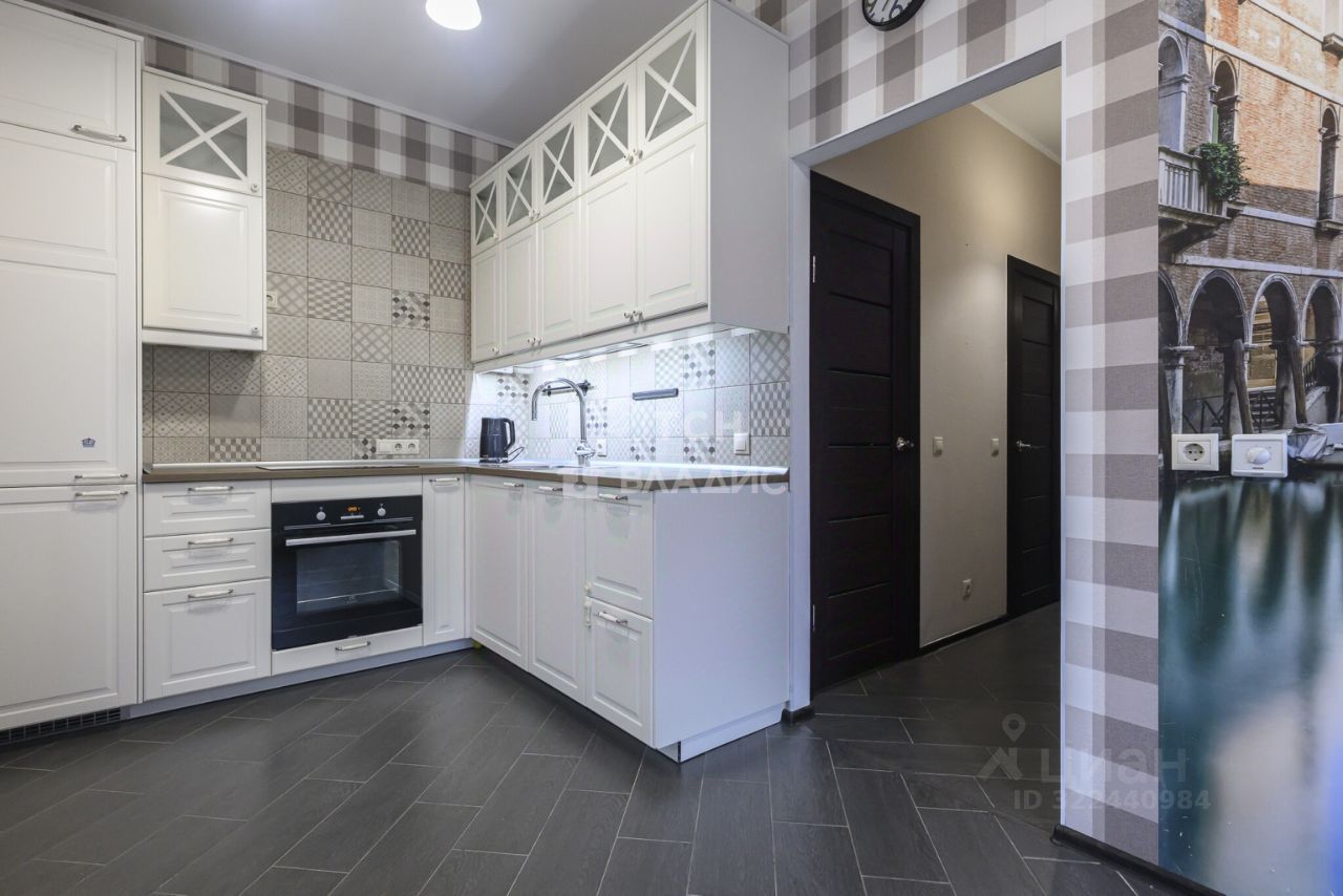 Продажа 2-комн квартиры на вторичном рынке Первомайский мкр, Советская улица, 69