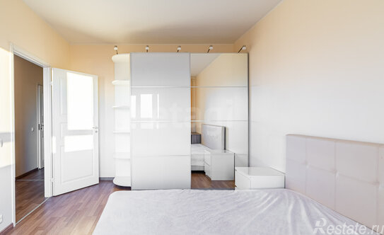 Продажа 2-комн квартиры на вторичном рынке ул Мебельная,  д. 49/92