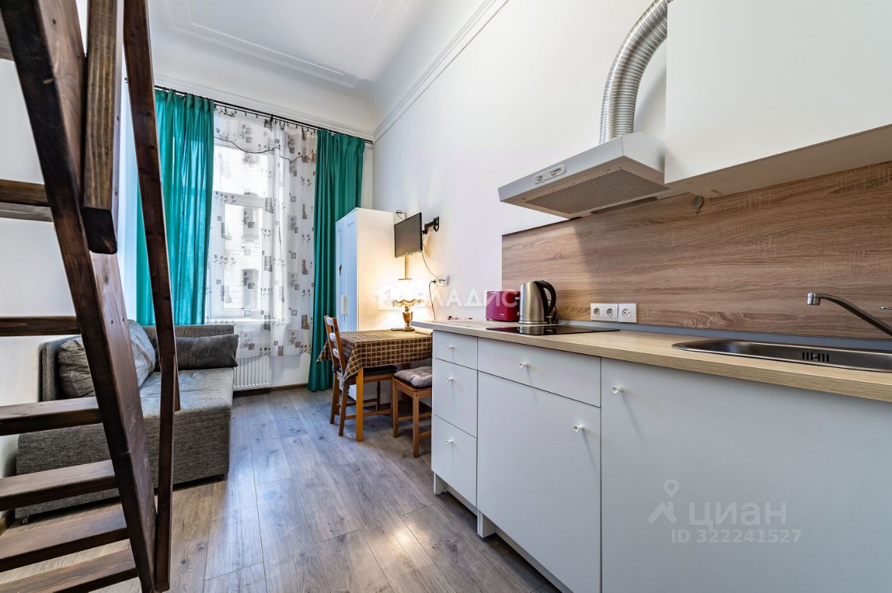 Продажа 6-комн квартиры на вторичном рынке Гатчинская улица, 35