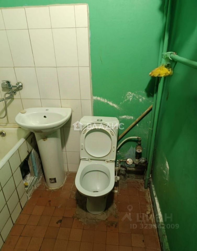 Продажа 2-комн квартиры на вторичном рынке Базовская улица, 4Б