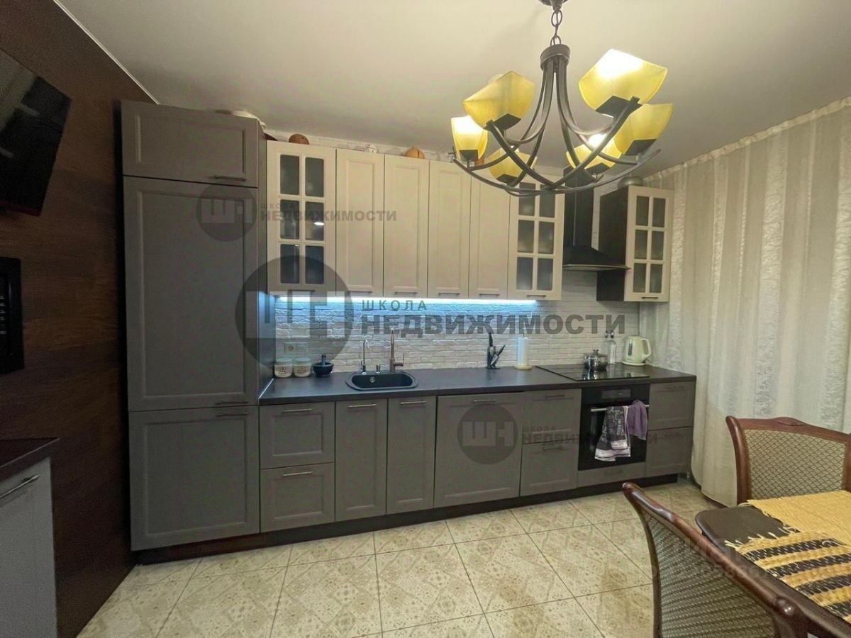 Продажа 2-комн квартиры на вторичном рынке проспект Александровской фермы, 8