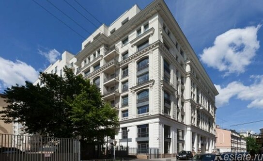 Продажа 4-комн квартиры на вторичном рынке Казарменный пер