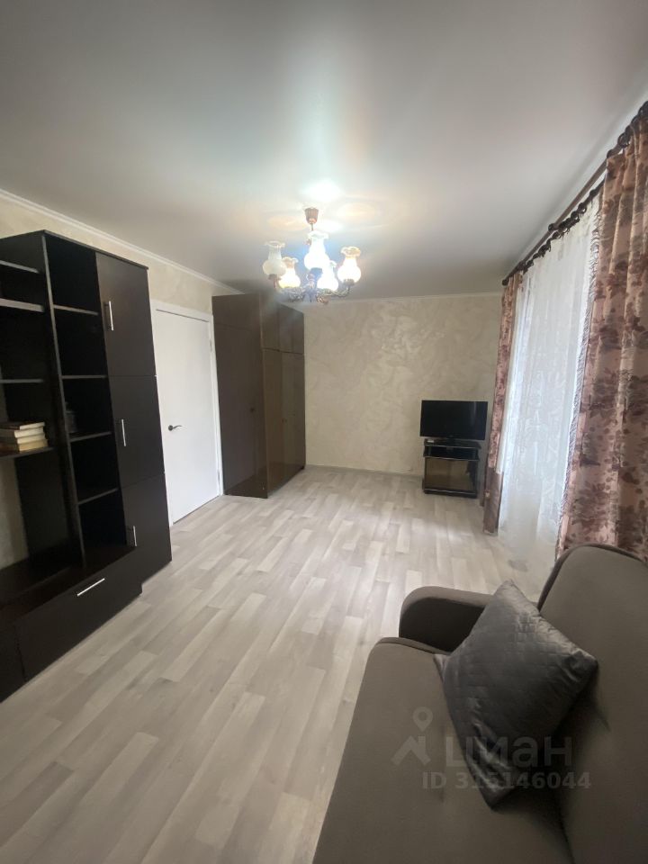 Продажа 3-комн квартиры на вторичном рынке Менделеево пгт, Пионерская улица, 3