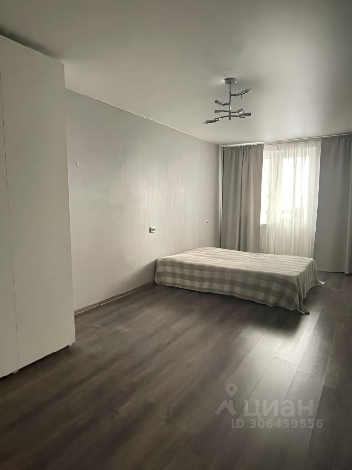 Продажа 1-комн квартиры на вторичном рынке Северный мкр, улица Гагарина, 58