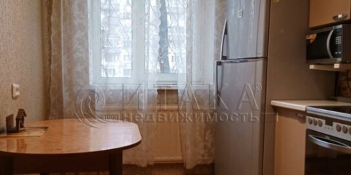 2-комн квартира улица Дмитрия Устинова,  д. 4