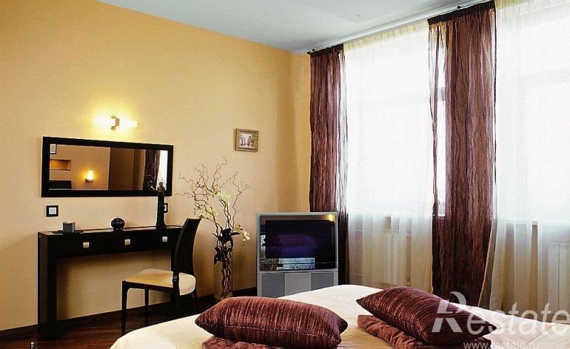 Аренда 4-комн квартиры на вторичном рынке 3 Линия 1 половины ул,  д. 53