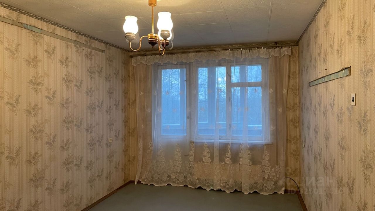 Продажа 1-комн квартиры на вторичном рынке пос. Оредеж, улица Карла Маркса, 10