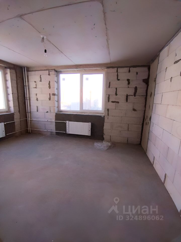 Продажа 3-комн квартиры на вторичном рынке Имени Свердлова пгт, проезд Западный, 13/1