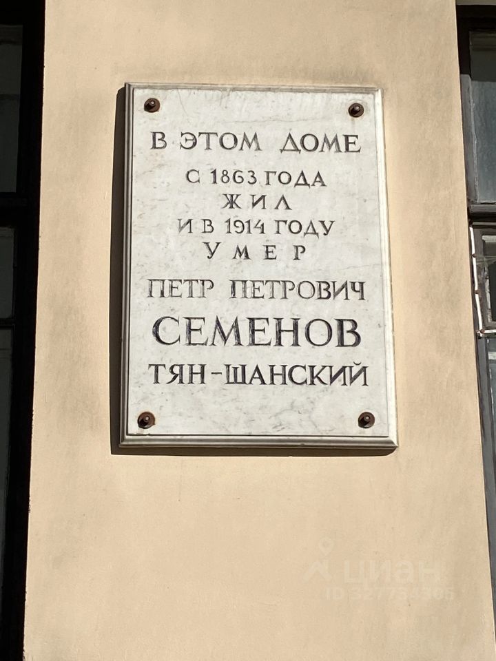 Продажа 2-комн квартиры на вторичном рынке 8-я Васильевского острова линия, 39