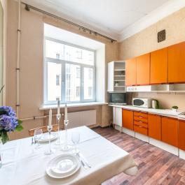 Продажа 2-комн квартиры на вторичном рынке Виленский пер,  д. 17к5