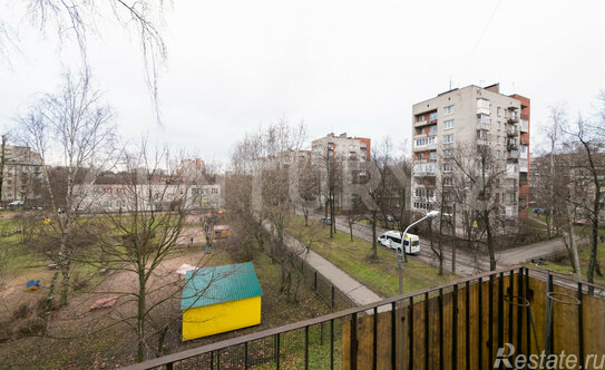 Продажа 4-комн квартиры на вторичном рынке Альпийский пер,  д. 7