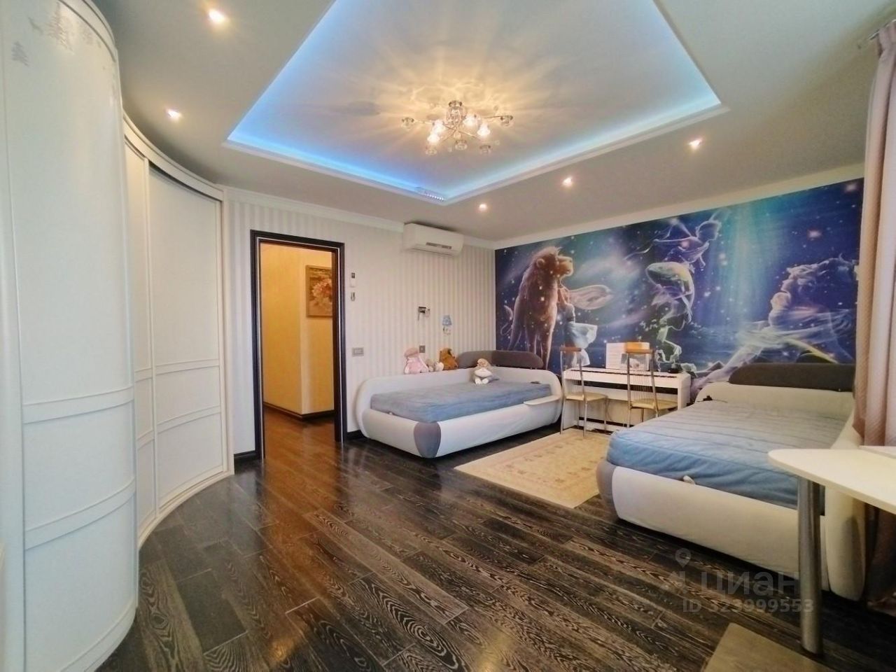 Продажа 4-комн квартиры на вторичном рынке Кронштадтский бульвар, 49к1