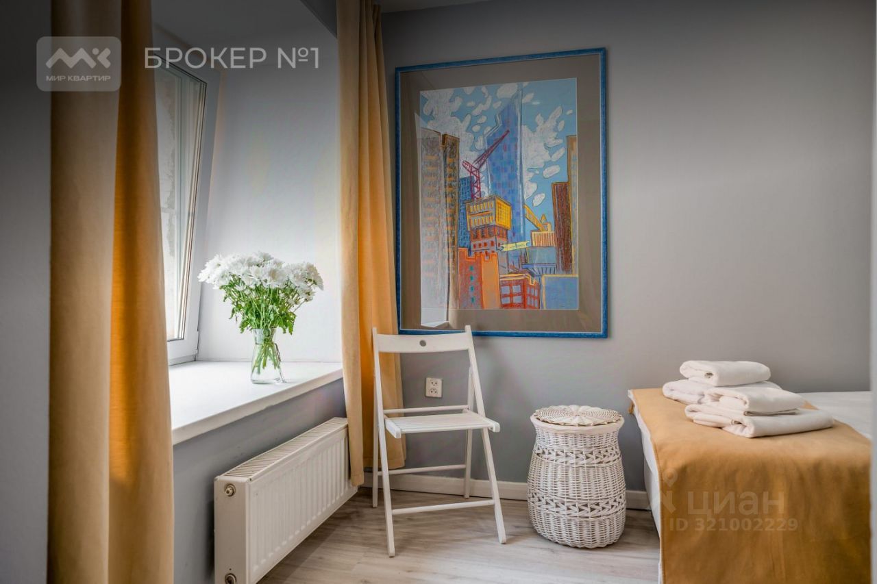 Продажа 4-комн квартиры на вторичном рынке набережная Реки Мойки, 1/8