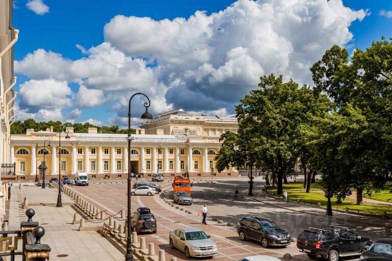 Продажа 5-комн квартиры на вторичном рынке Итальянская улица, 4