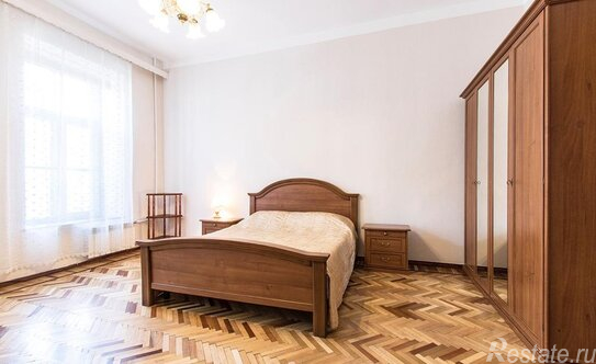 Аренда 3-комн квартиры на вторичном рынке Морская Б. ул,  д. 11