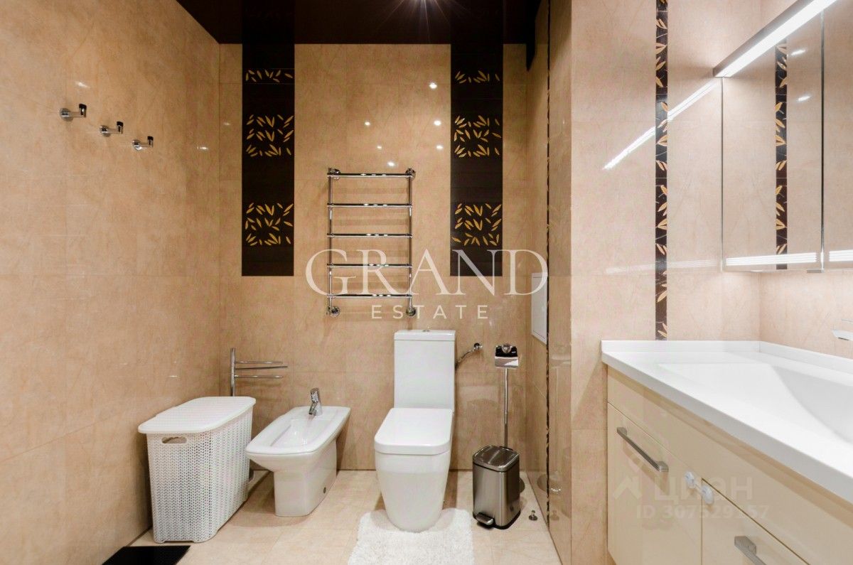 Продажа 3-комн квартиры на вторичном рынке Страстной бульвар, 10к1