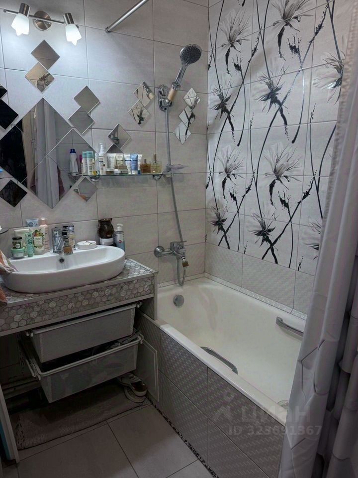 Продажа 1-комн квартиры на вторичном рынке Зеленоградский пгт, улица Островского, 14