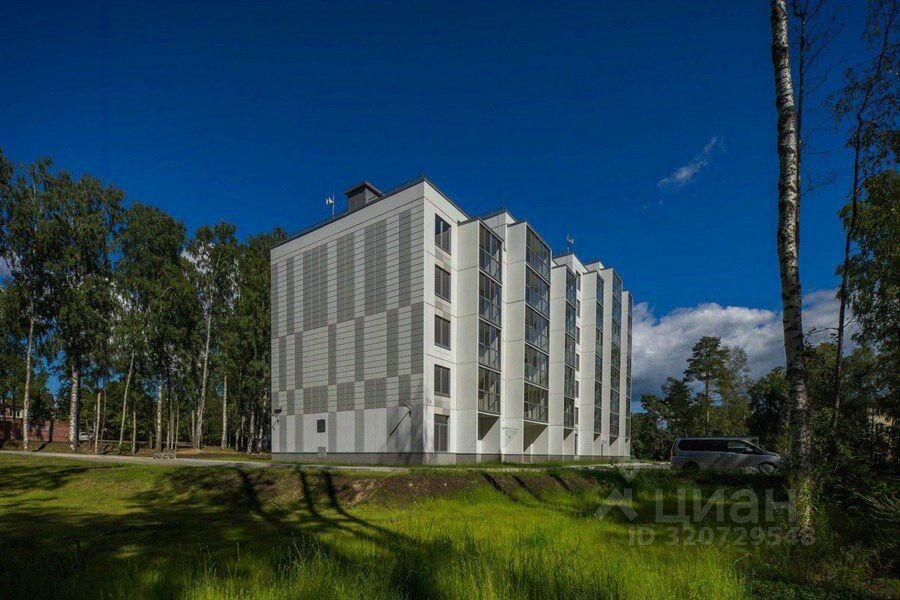 Продажа 3-комн квартиры на вторичном рынке пос. Молодежное, улица Правды, 6Б