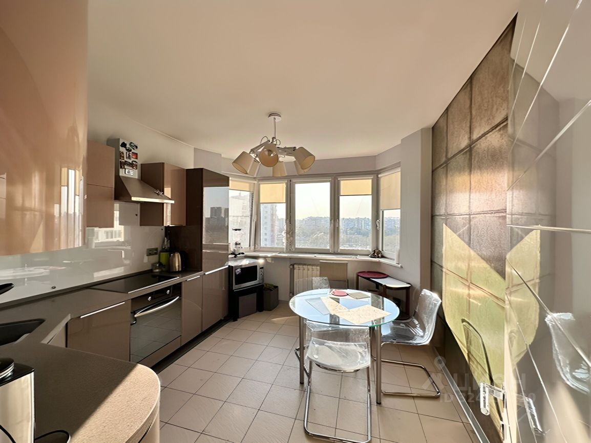 Аренда 3-комн квартиры на вторичном рынке Стандартная улица, 21к1