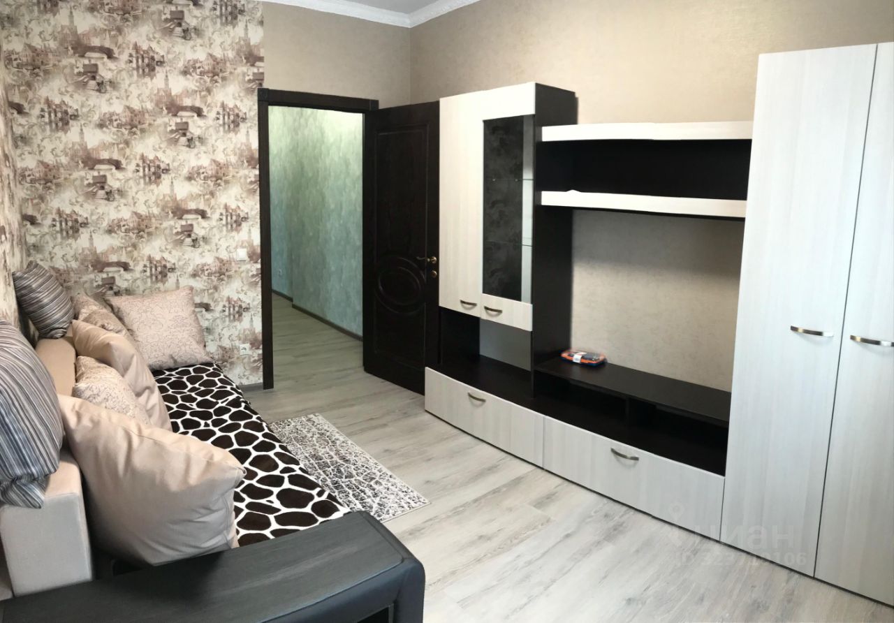 Аренда 3-комн квартиры на вторичном рынке улица Хлобыстова, 10К1