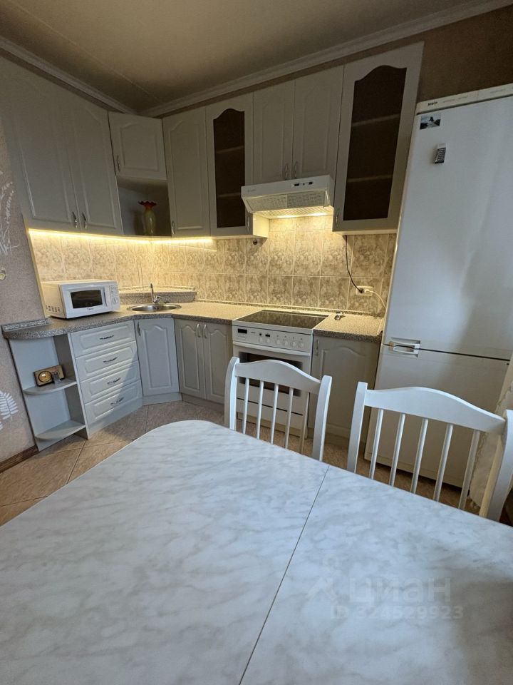 Аренда 2-комн квартиры на вторичном рынке улица Чечулина,  д. 14