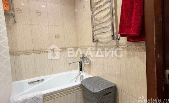 Продажа 3-комн квартиры на вторичном рынке Изюмская улица,  д. 28