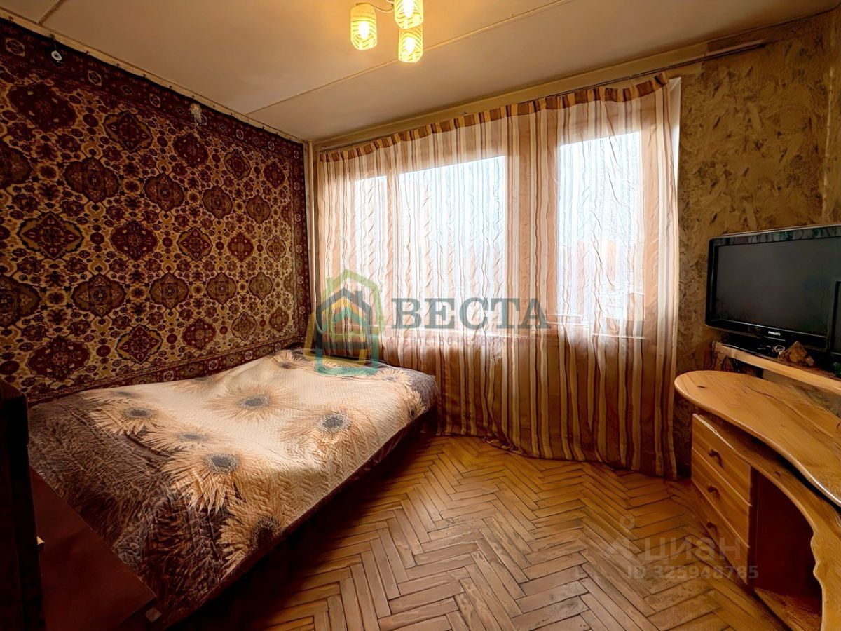 Продажа 2-комн квартиры на вторичном рынке Ветеранов пр-кт,  д. 13