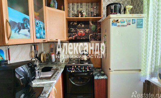 Продажа 3-комн квартиры на вторичном рынке Кириши г, Мира ул,  д. 10