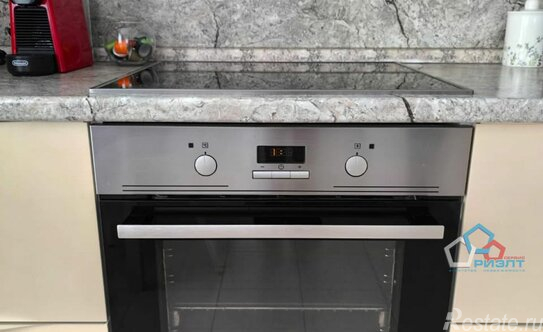 Продажа 2-комн квартиры на вторичном рынке улица Александры Монаховой,  д. 88 к2