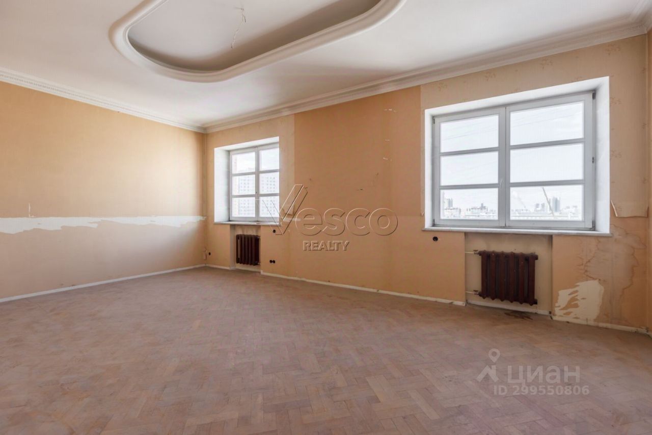 Продажа 4-комн квартиры на вторичном рынке Ломоносовский проспект, 7К5