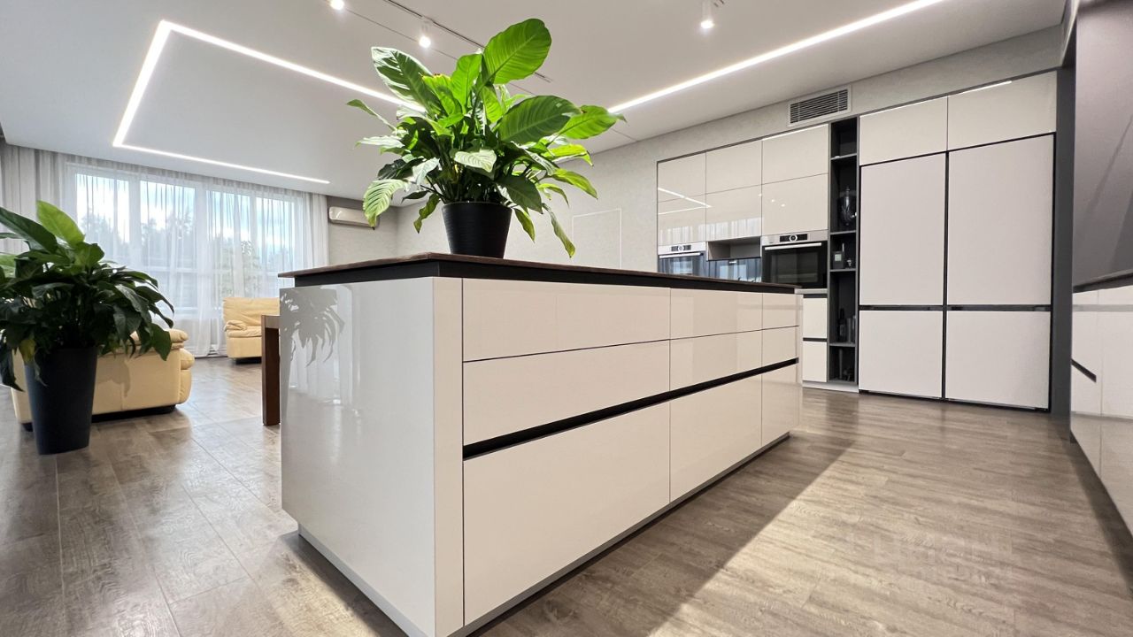 Продажа 4-комн квартиры на вторичном рынке Лахта тер., улица Новая, 51к1