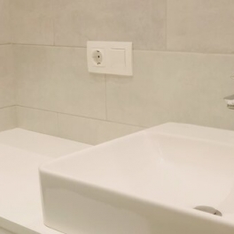 Продажа 4-комн квартиры на вторичном рынке Лахтинская улица,  д. 25Б