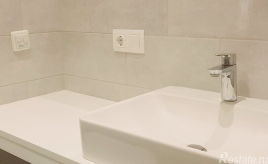 Продажа 4-комн квартиры на вторичном рынке Лахтинская улица,  д. 25Б