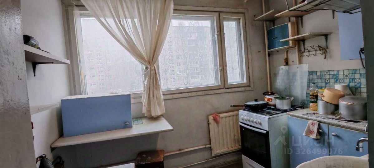 Продажа 3-комн квартиры на вторичном рынке проспект Художников, 18К2
