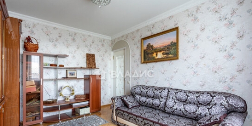 4-комн квартира улица Грекова,  д. 5